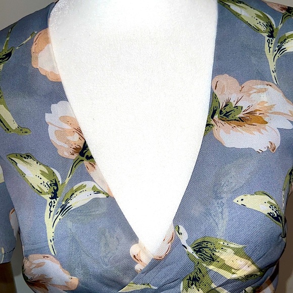 Floral Tie Crop Top - Picture 5 of 11